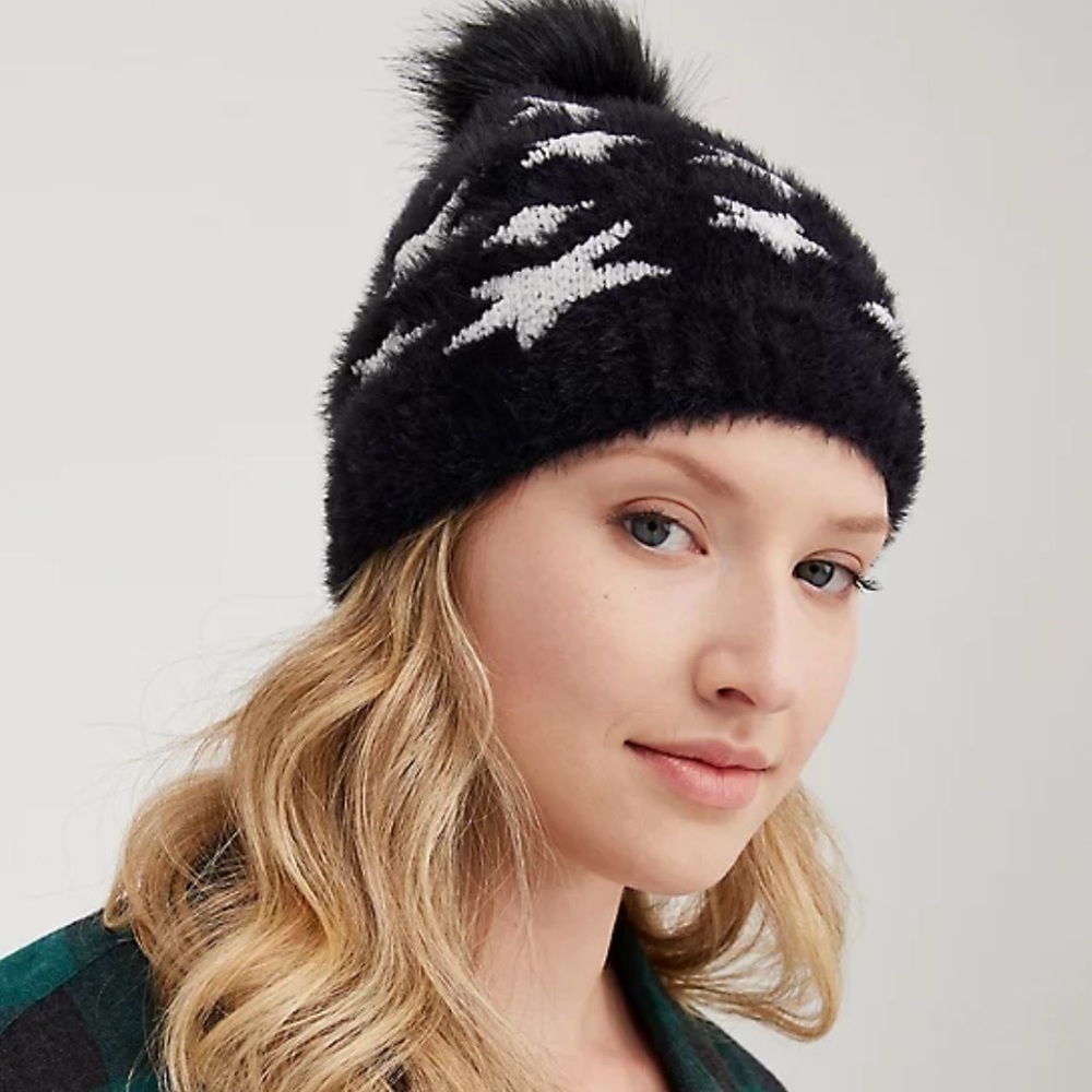 NWT Torrid All Over Star Print Pom Pom Beanie